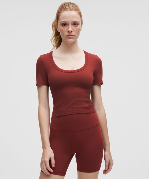 Smooth and Ribbed Nulu 女士低圆领运动 T 恤