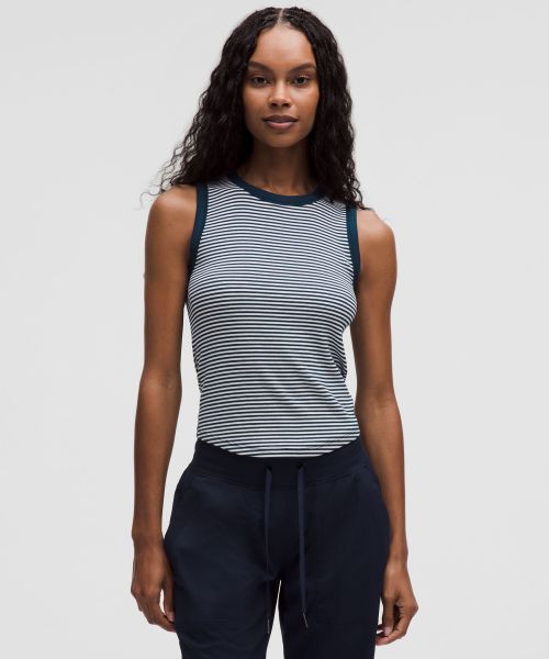 Hold Tight 女士紧身剪裁圆领背心