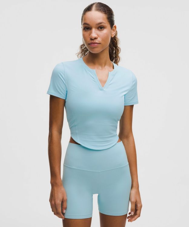 Ribbed Nulu™ 女士罗纹衣领开口短袖 T 恤