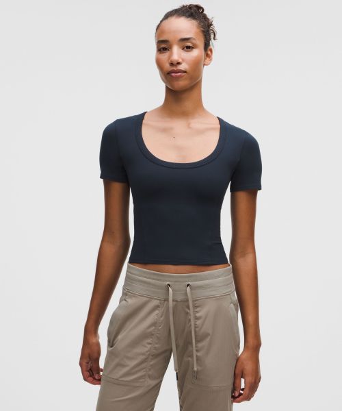 Smooth and Ribbed Nulu 女士低圆领运动 T 恤