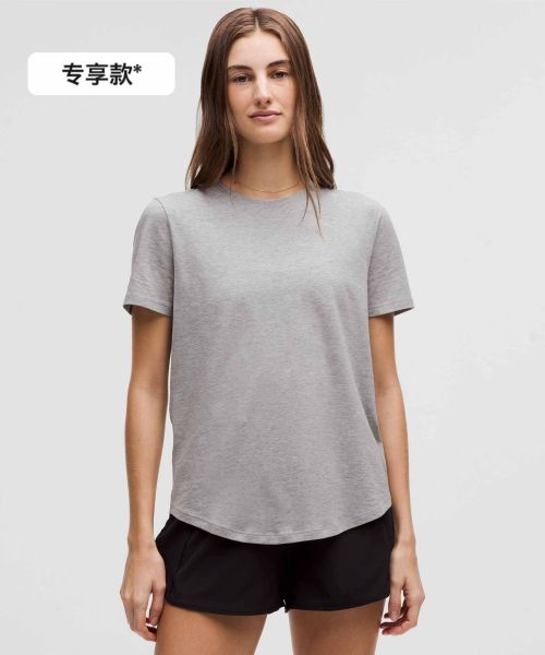 Love 女士圆领 T 恤