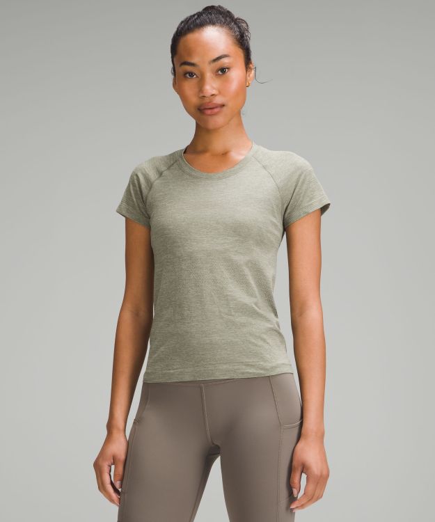 Swiftly Tech 女士运动短袖 T 恤 2.0 *Race