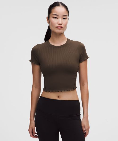 Align™ 女士运动波浪边下摆短款 T 恤