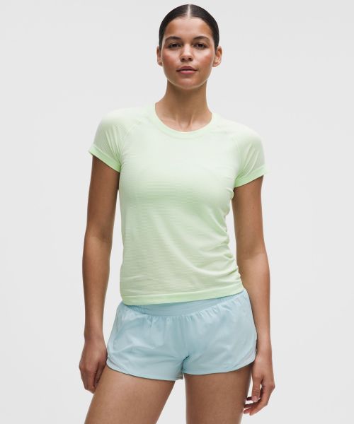 Swiftly Tech 女士运动短袖 T 恤 2.0 *Race