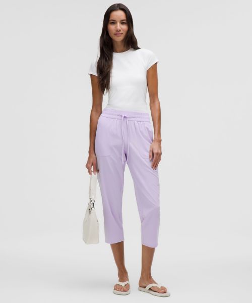 Pull-On 女士松紧腰锥形裤腿中腰中长裤 23