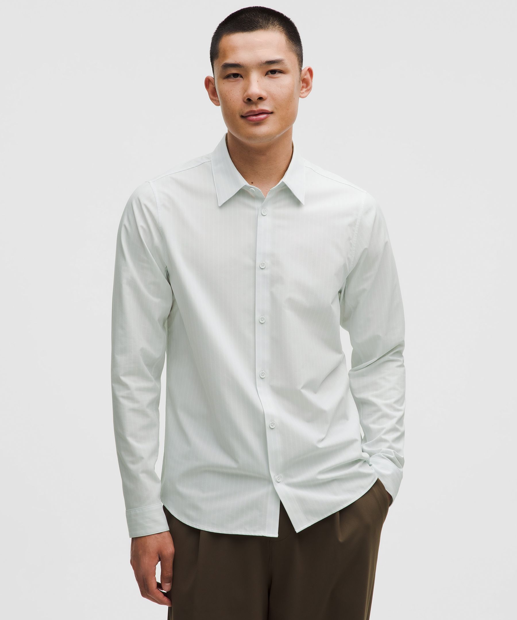 淡雅马球蓝白竖条纹