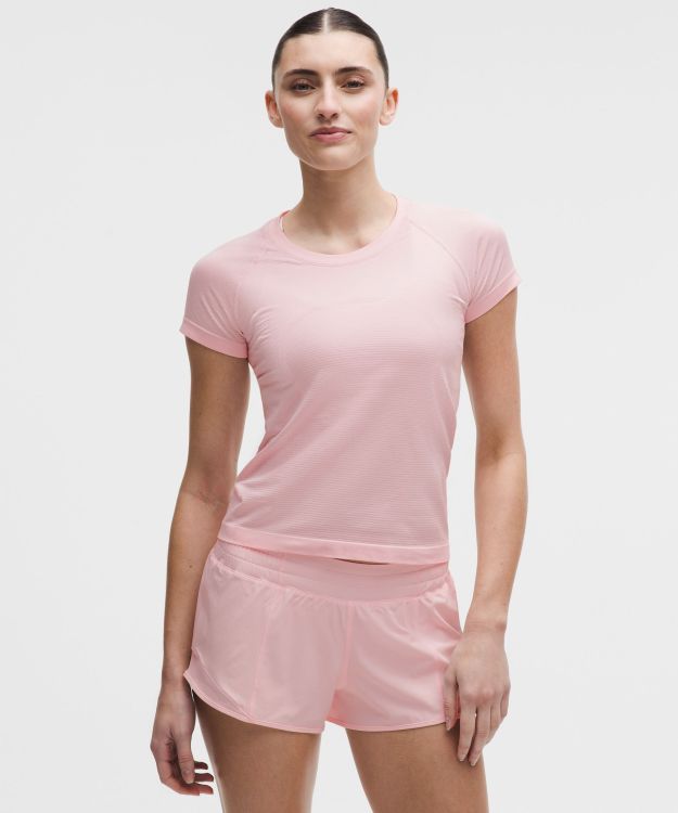Swiftly Tech 女士运动短袖 T 恤 2.0 *Race