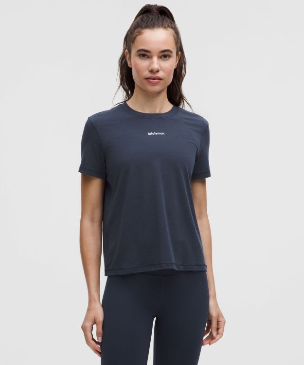 Jersey 女士训练经典剪裁平纹针织短袖 T 恤