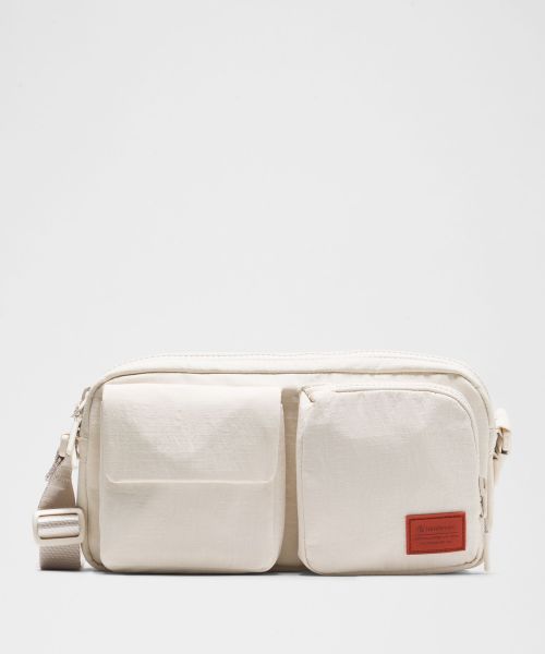 Multi-Pocket 多口袋设计斜挎包