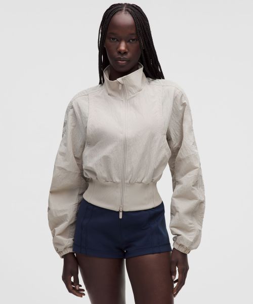 Slim-Waist 女士腰部修身设计烟囱领夹克