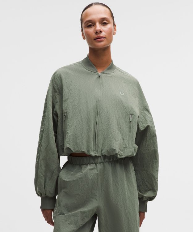 Crinkle Nylon 女士褶皱尼龙运动夹克 *文字徽标