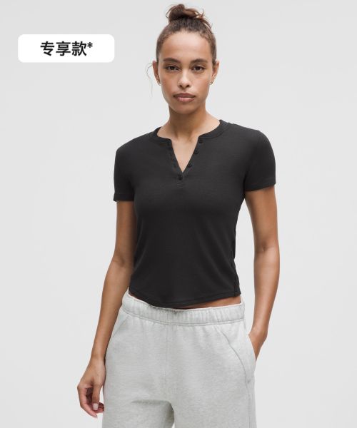 Hold Tight 女士紧身剪裁短袖亨利衫